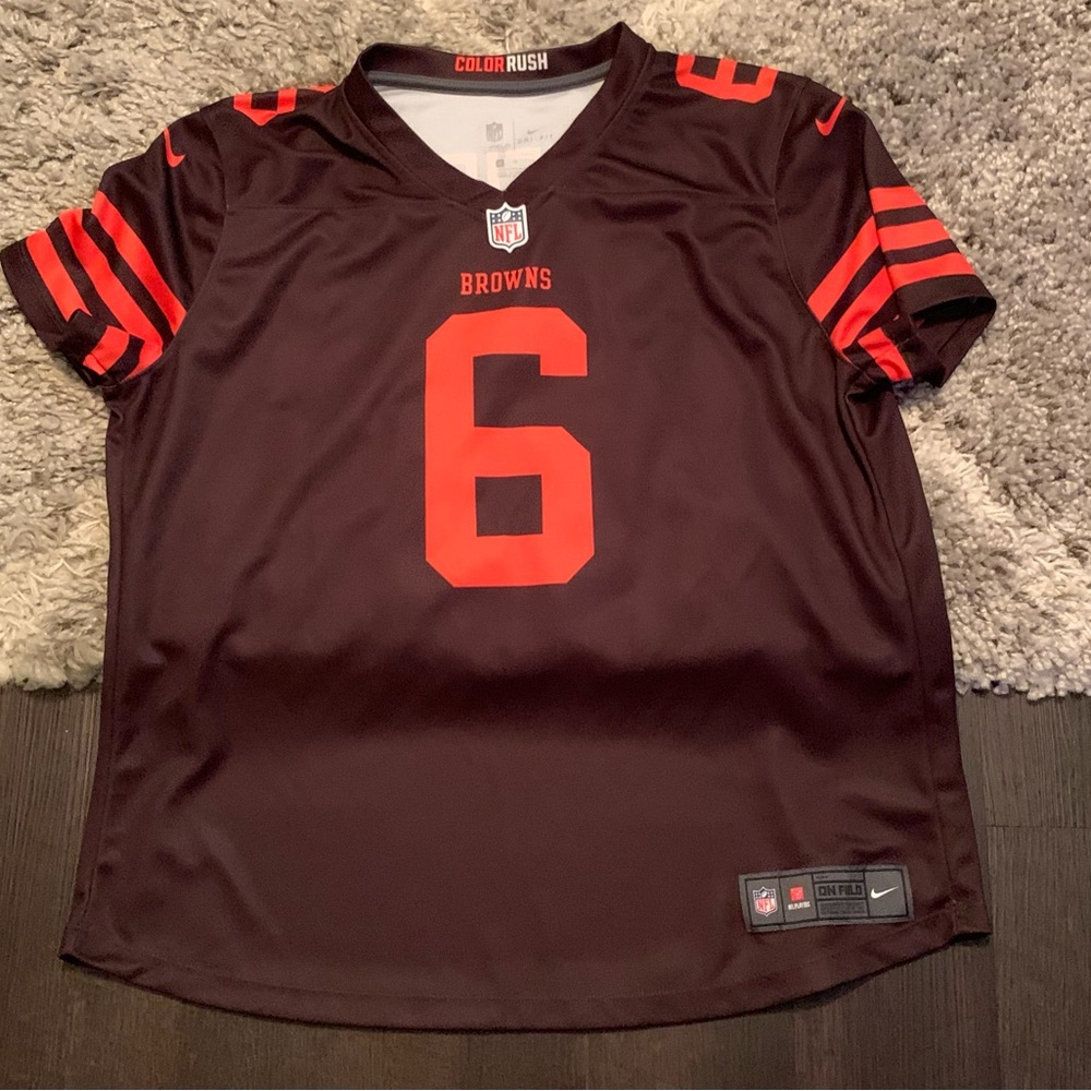 Cleveland Browns womens XL color rush jersey.  Freshly washed and ready!